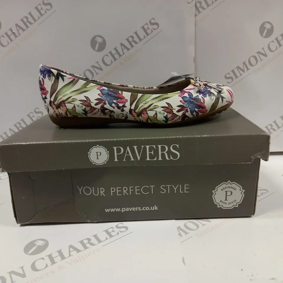 BOXED PAIR OF PAVERS FLORAL PRINT LEATHER BALLET PUMP UK SIZE 4 