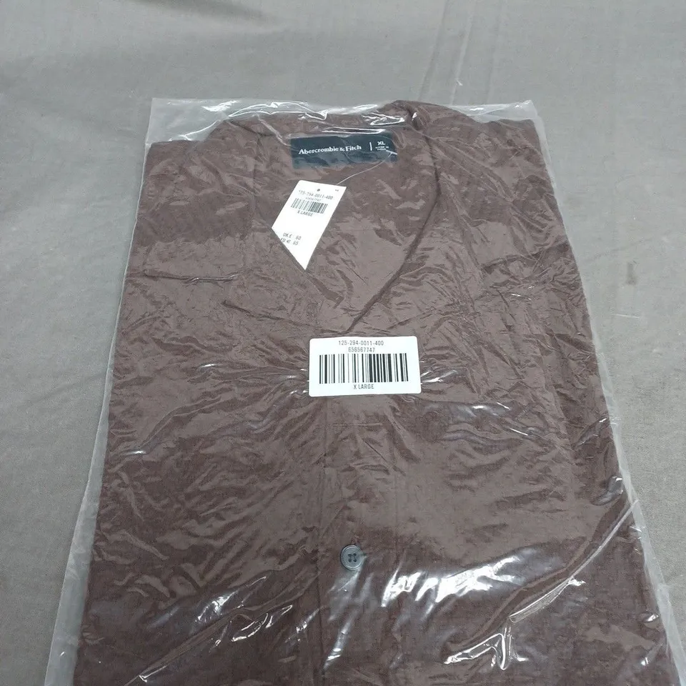 SEALED ABERCROMBIE AND FITXH BUTTONED SHIRT SIZE XL