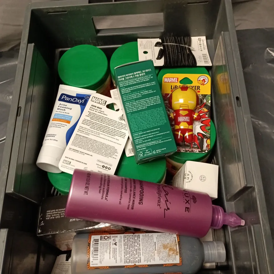 APPROXIMATELY 15 ASSORTED COSMETIC ITEMS INCLUDING PAMOXYL ACNE FOAMING WASH, MARVEL LIPSMACKER, BYE BLACKHEAD CLEANSER, LUXE SHAMPOO, COCONUT OIL AND SHEA BUTTER ETC