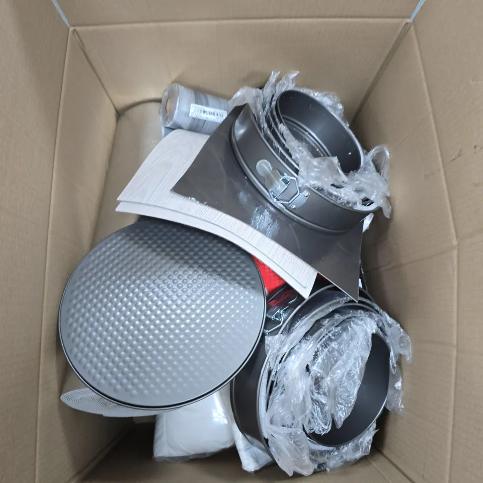 BOX OF APPROXIMATELY 15 ASSORTED HOUSEHOLD ITEMS TO INCLUDE FLOOR STICKERS, WALLPAPER AND COOKING TINS 