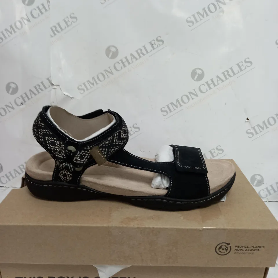 BOXED CLARKS AMANDA STEP IN SANDALS - UK 6