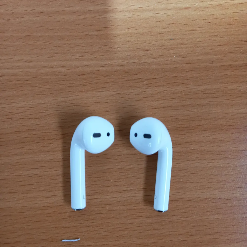 APPLE AIRPODS 