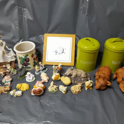 ASSORTED DECORATIVE PIECES TO INCLUDE PIGS, COFFEE POT, AND FLOWER TILE ART ETC. - COLLECTION ONLY