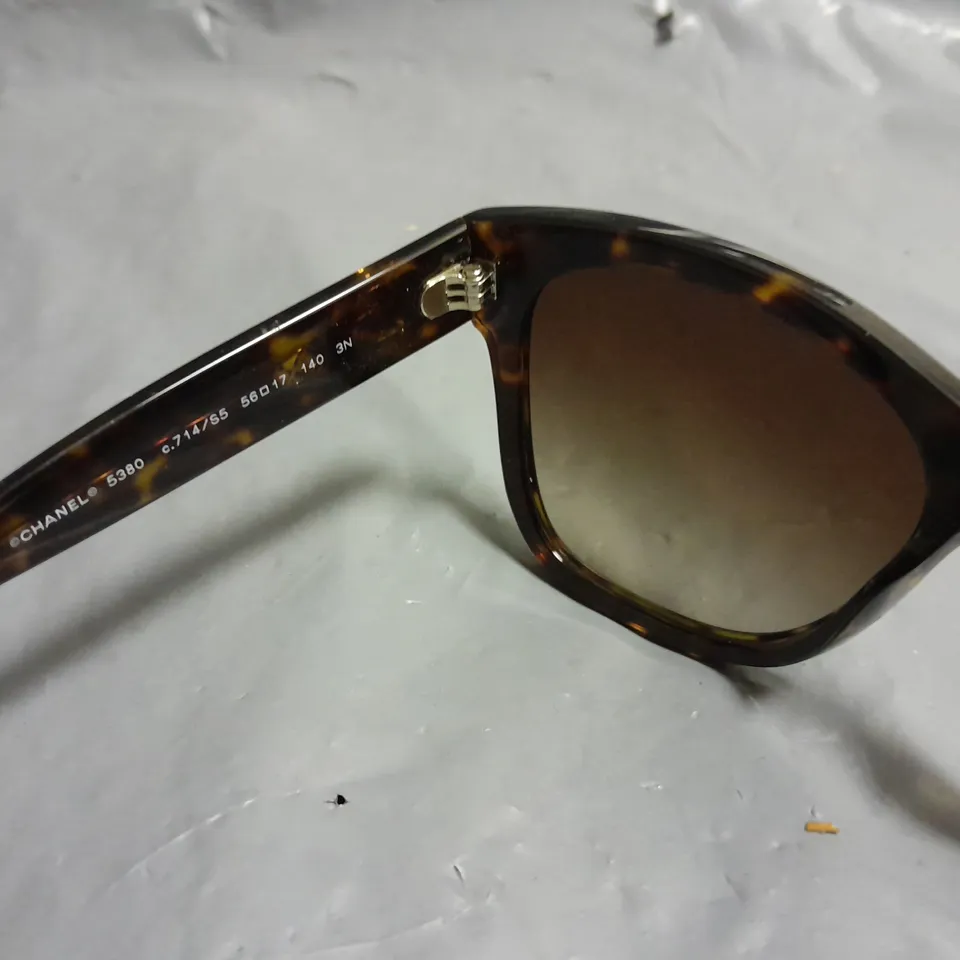 BOXED CHANEL PATTERNED BROWN GLASSES 