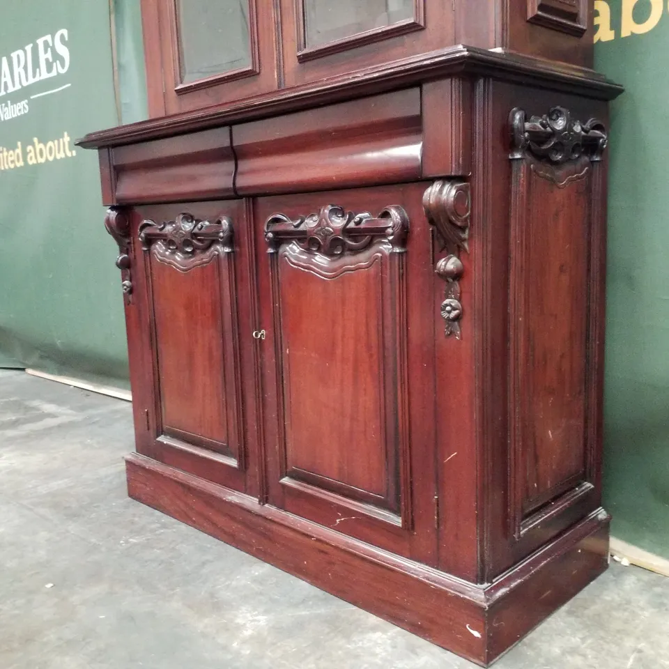 VICTORIAN MAHOGANY VENEER PART GLAZED LOCKABLE BOOKCASE WITH CUPBOARD