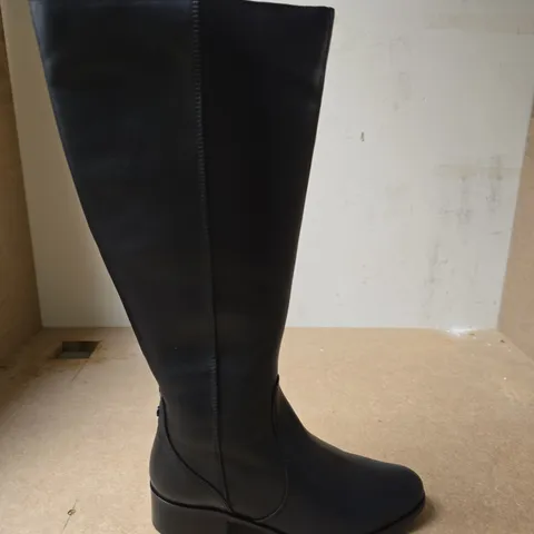 DUO KNEE-HIGH BLACK LEATHER BOOT - 6.5