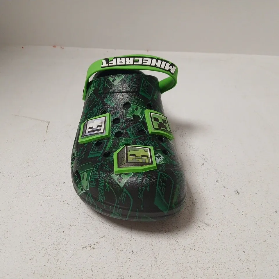PAIR OF MINECRAFT CLOGS IN GREEN SIZE 5-6