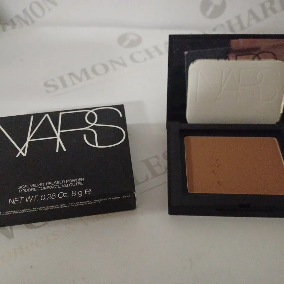 NARS SOFT VELVET PRESSED POWDER, HEAT 1460 (0.28OZ/8G)