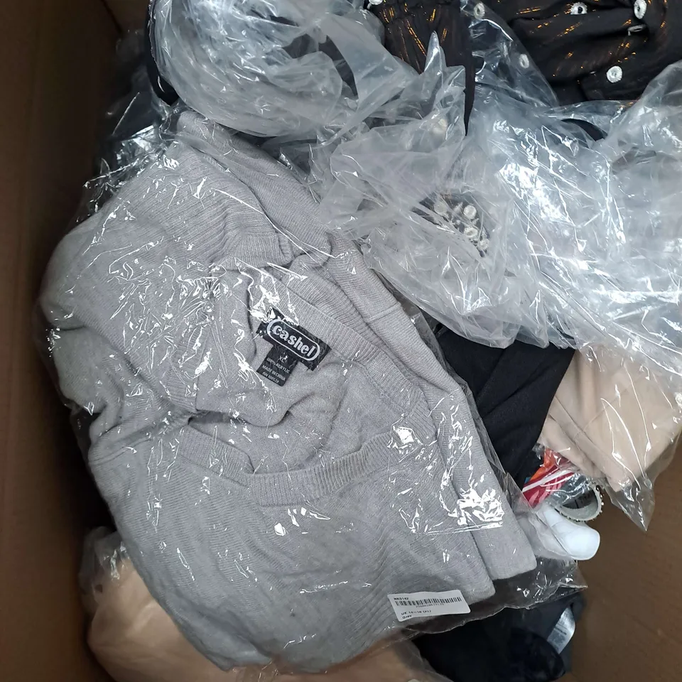 BOX OF APPROXIMATELY 25 ASSORTED CLOTHING ITEMS TO INCLUDE - DRESSES, SHORTS, LINGERIE ETC