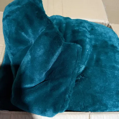 COZEE HOME VELVET SOFT FILLED THROW - GREEN