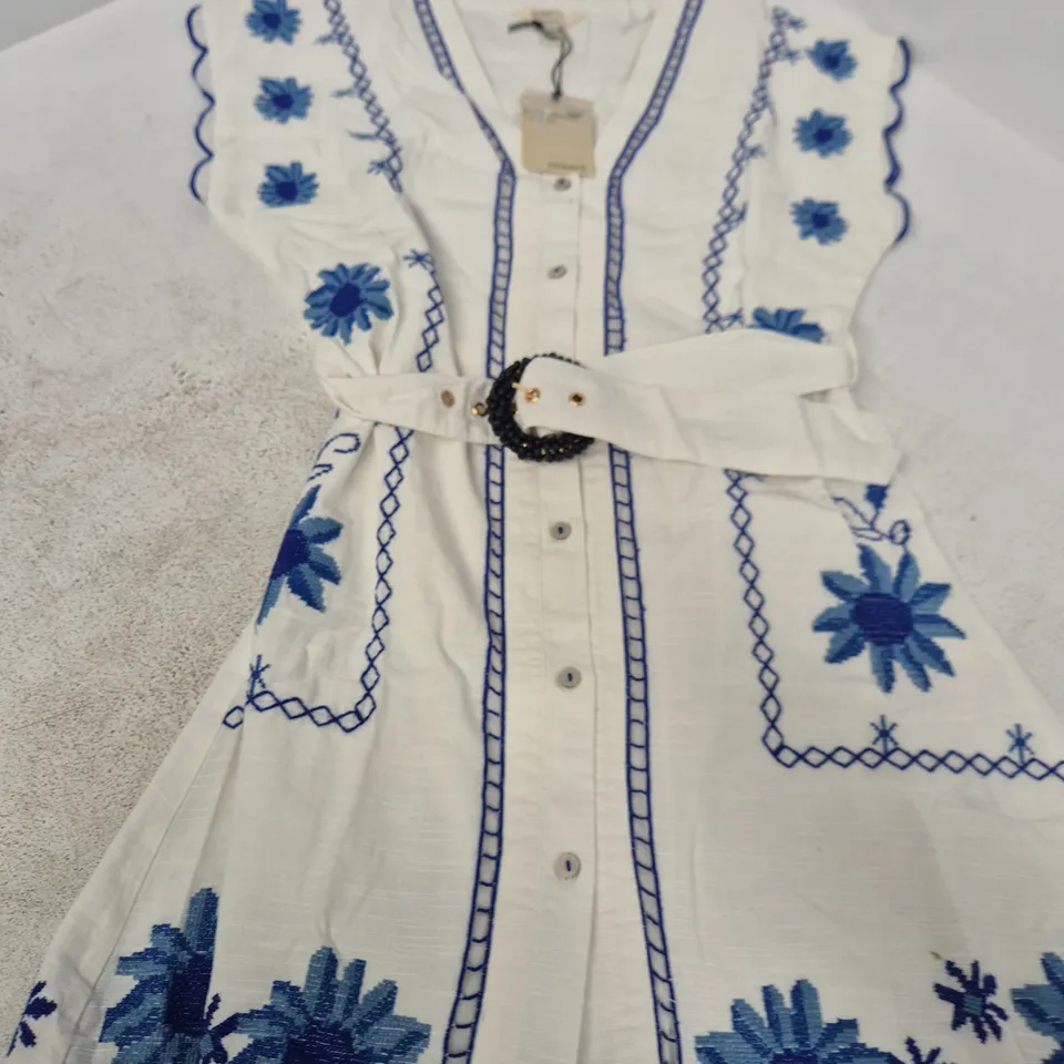 RIVER ISLAND WHITE FLORAL EMBROIDERED DRESS, BELTED, XS (UK XS)