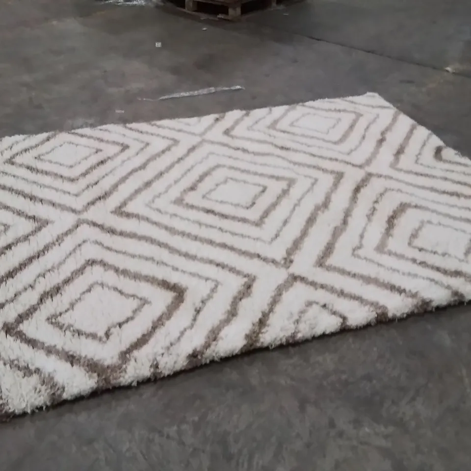 QUALITY DESIGNER AREA RUG - APPROXIMATELY 230X170CM