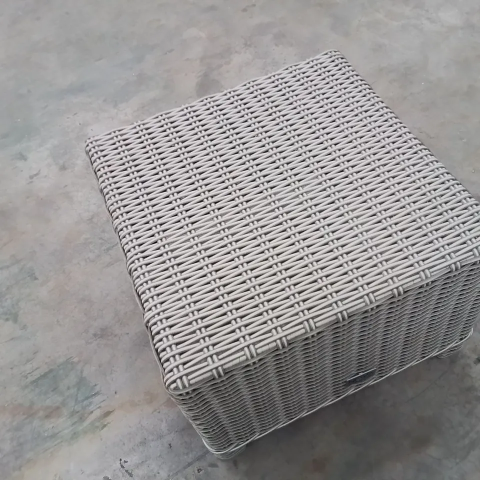 NOVA RATTAN FOOTSTOOL -LIGHT GREY-