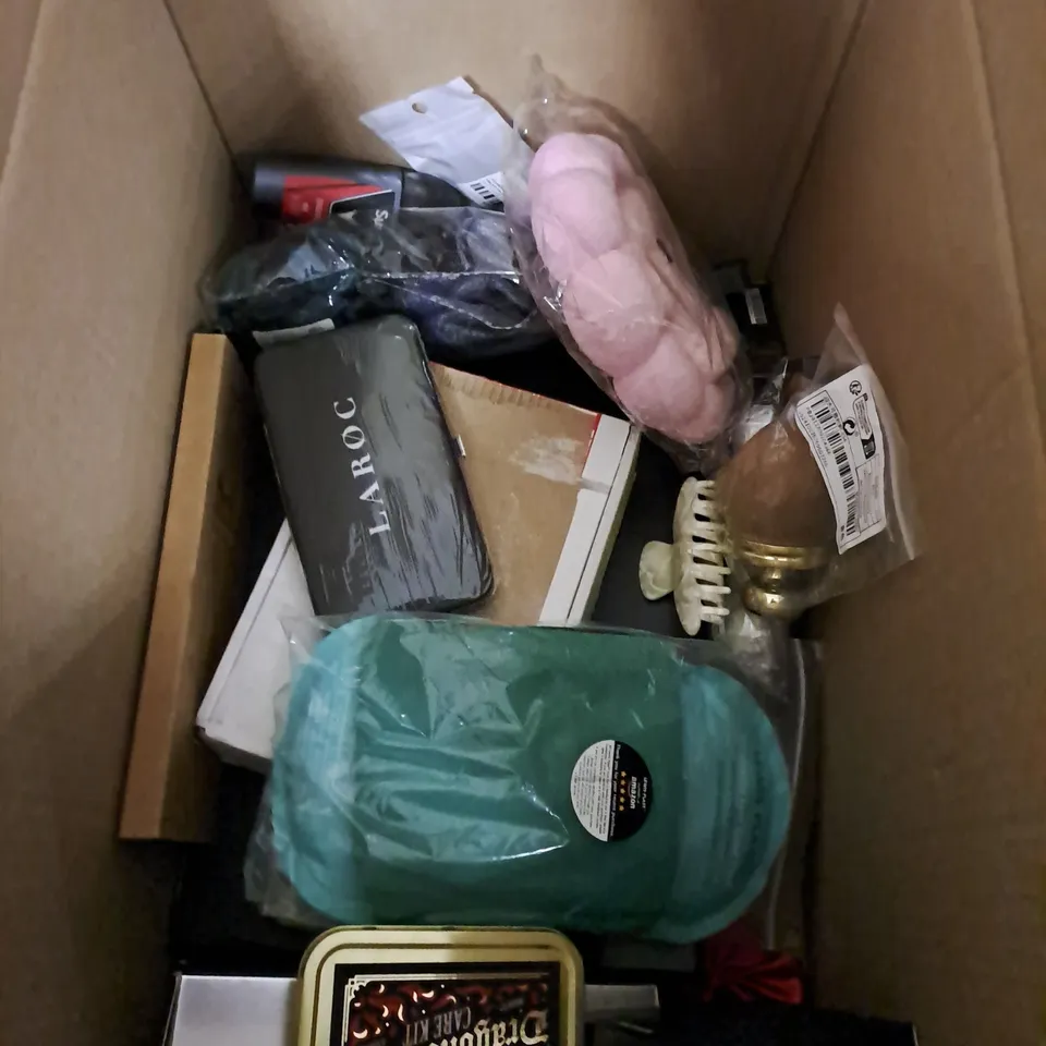 BOX OF APPROXIMATELY 15 ASSORTED COSMETIC ITEMS TO INCLUDE - GILETTE FUSION 5 RAZOR PACK - NAIL CARE KIT - WIG - ETC