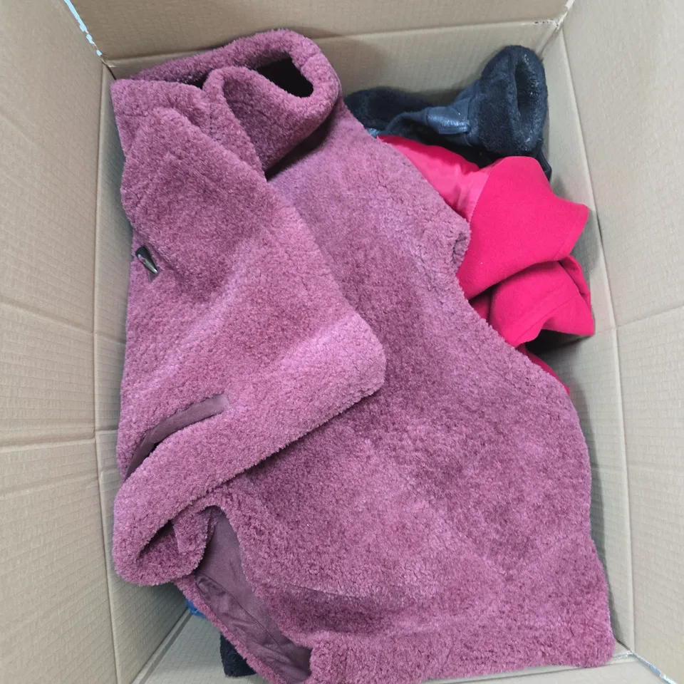 BOX OF APPROXIMATELY 15 ASSORTED CLOTHING ITEMS TO INCLUDE: YELLOW JACKET 