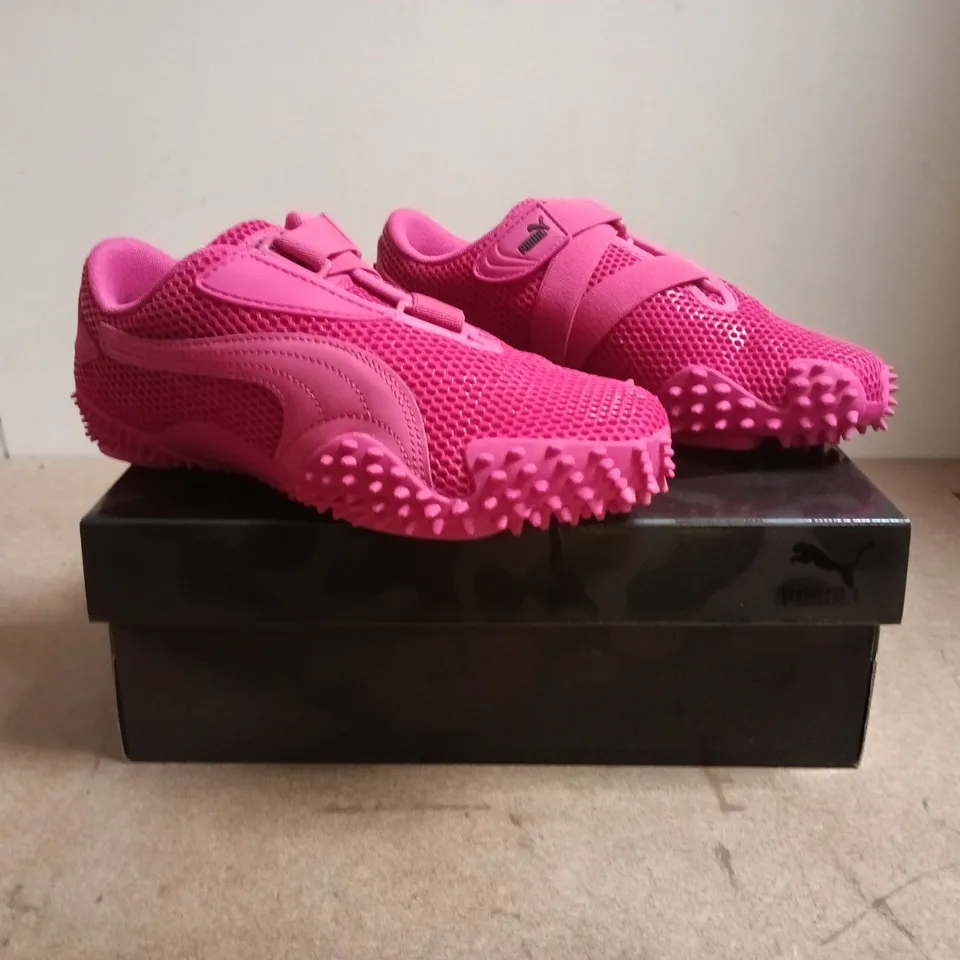BOXED PAIR OF PUMA MOSTRO TRAINERS IN DODORIA PINK SIZE UK 5