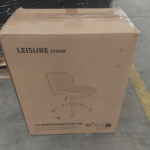 BOXED LEISURE CHAIR IN WHITE