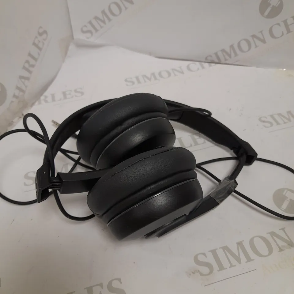CASSETTE WIRELESS ON EAR HEADPHONES BLACK  RRP £49.99