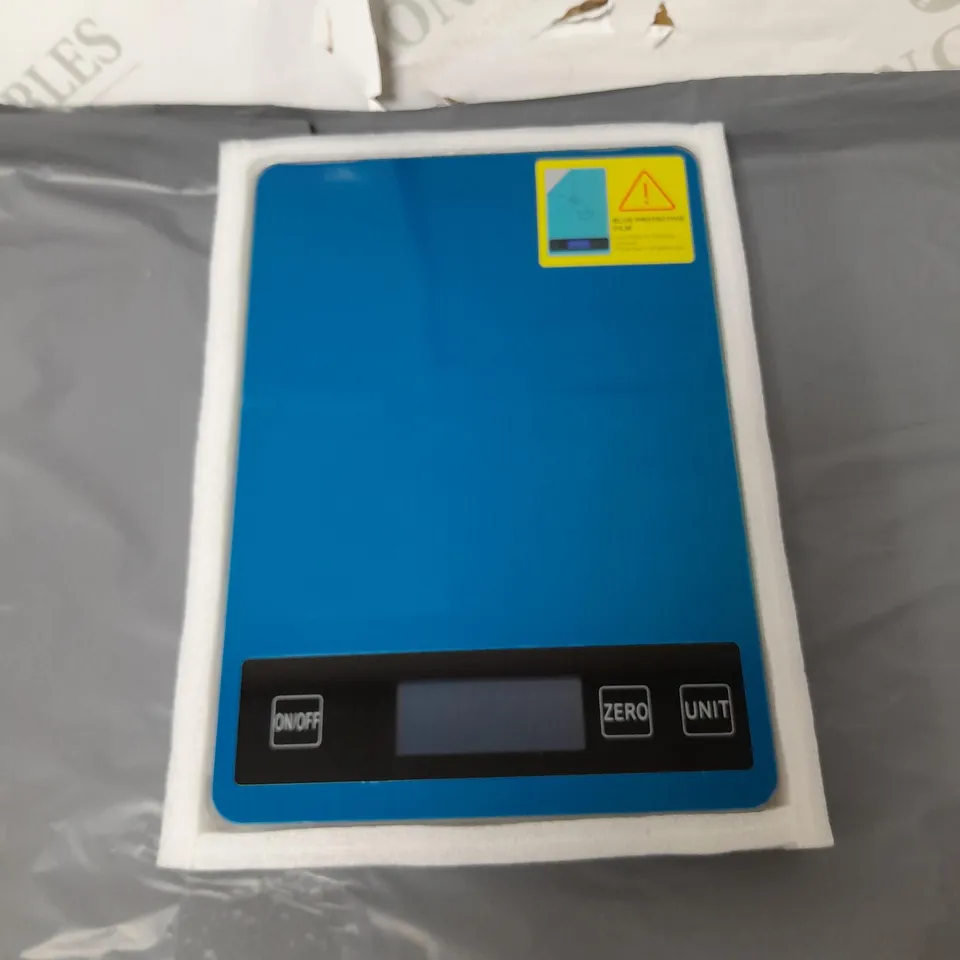 KITCHEN SCALE SILVER UP TO 1KG BATTERIES INCLUDED