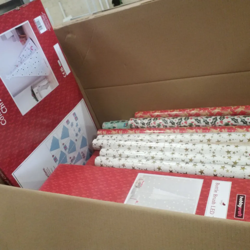 PALLET CONTAINING ASSORTED CHRISTMAS PRODUCTS & DECORATIONS INCLUDING COLOUR-IN CARDBOARD CHRISTMAS TREE,  BOTTLE BRUSH LED TREES & ASSORTED WRAPPING PAPER