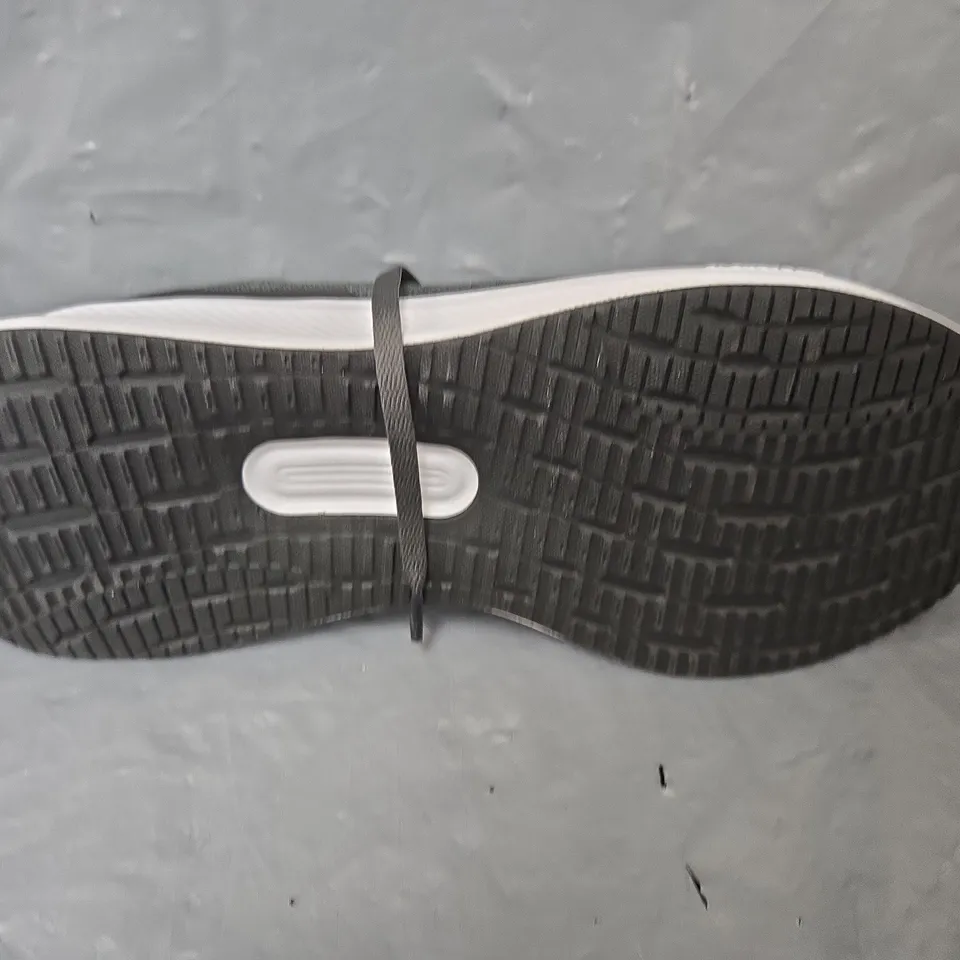 UNBOXED PAIR OF ADIDAS RUNFALCON 5 RUNNING SHOES IN GREY - UK 10