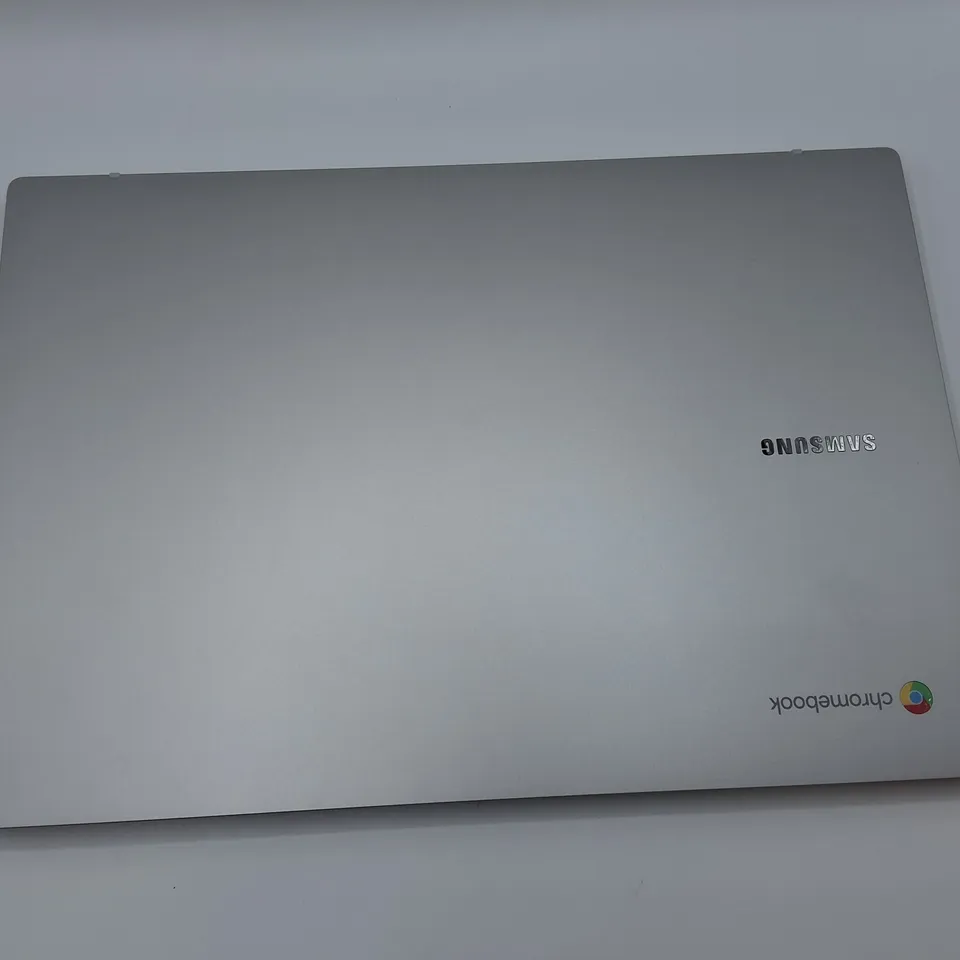 SAMSUNG GALAXY CHROMEBOOK GO INTEL CELERON LAPTOP IN SILVER - XE340XDA