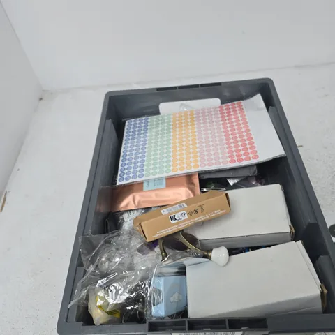 TOTE OF APPROXIMATELY 14 ASSORTED ITEMS TO INCLUDE: PLUG IN FAIRY LIGHTS 