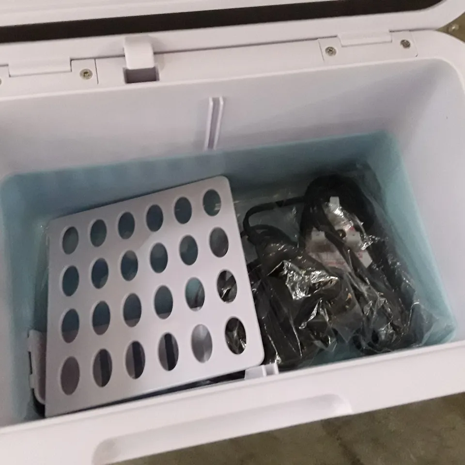 BOXED COLD-WARM ELECTRONIC REFRIGERATOR 