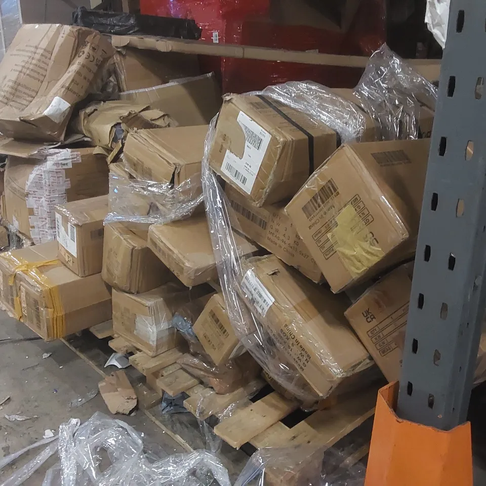 PALLET CONTAINING A LARGE QUANTITY OF ASSORTED ITEMS INCLUDING ARTIFICIAL CHRISTMAS TREES ECT
