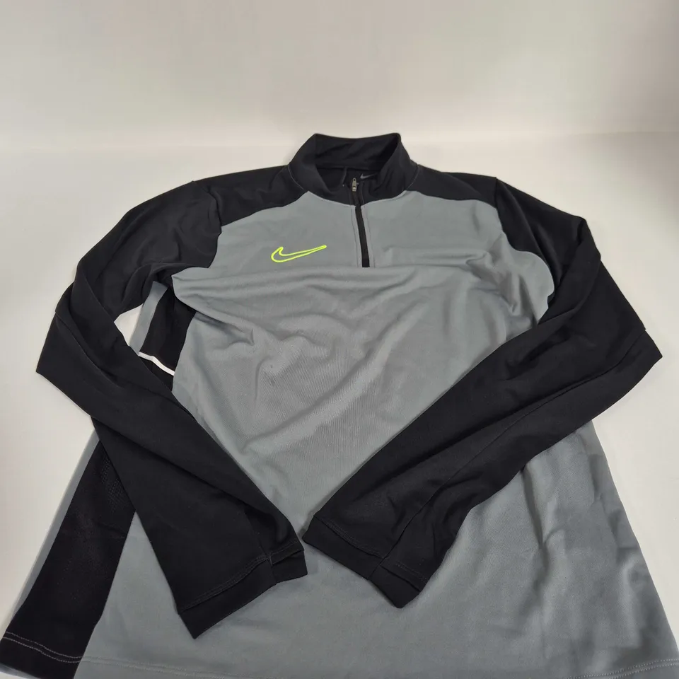 NIKE GREY TRACK JACKET SIZE M