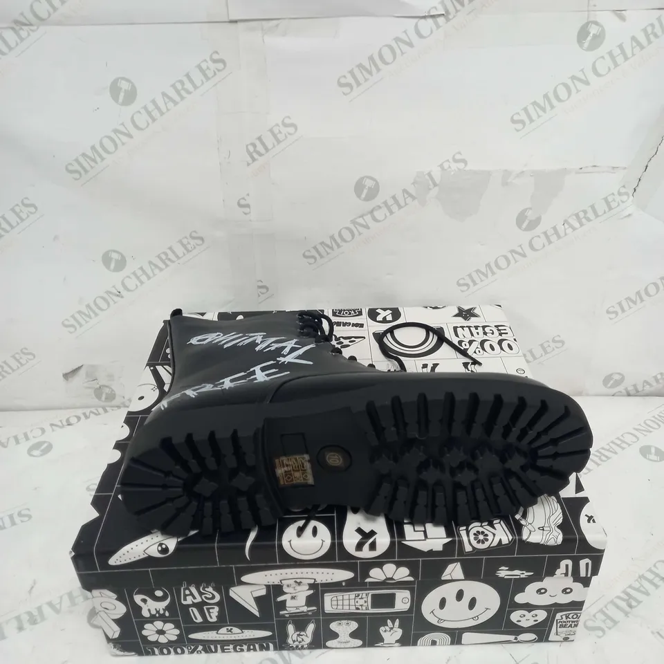 BOXED PAIR OF KOI FOOTWEAR THE STATEMENT ANIMAL FREE MENS MILITARY BOOTS - SIZE 10