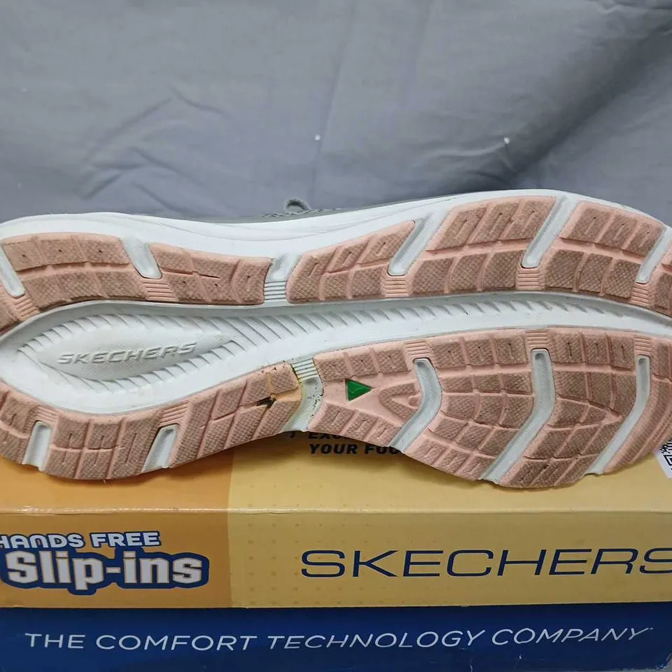 SKECHERS SLIP-INS WALKING SHOES – GREY KNIT, SIZE 5 (WOMEN)