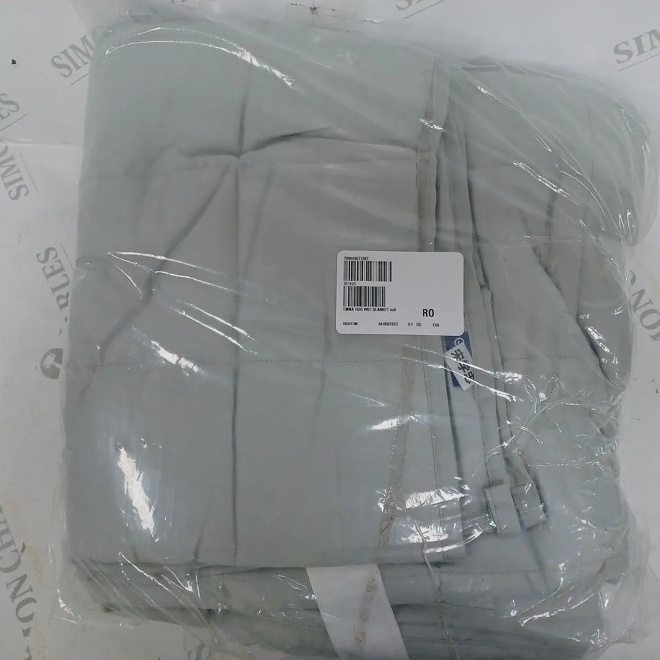 Emma Hug Weighted Blanket