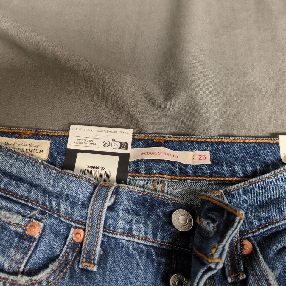 LEVI'S WEDGIE STRAIGHT JEANS – WOMEN'S UK 6 (26IN WAIST, 30IN INSEAM)