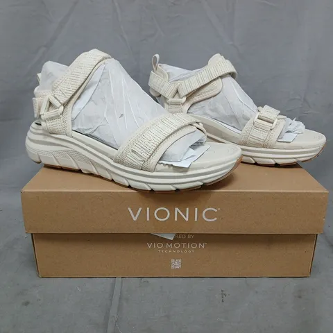 BOXED PAIR OF VIONIC WALK MAX SANDALS IN CREAM SIZE 6