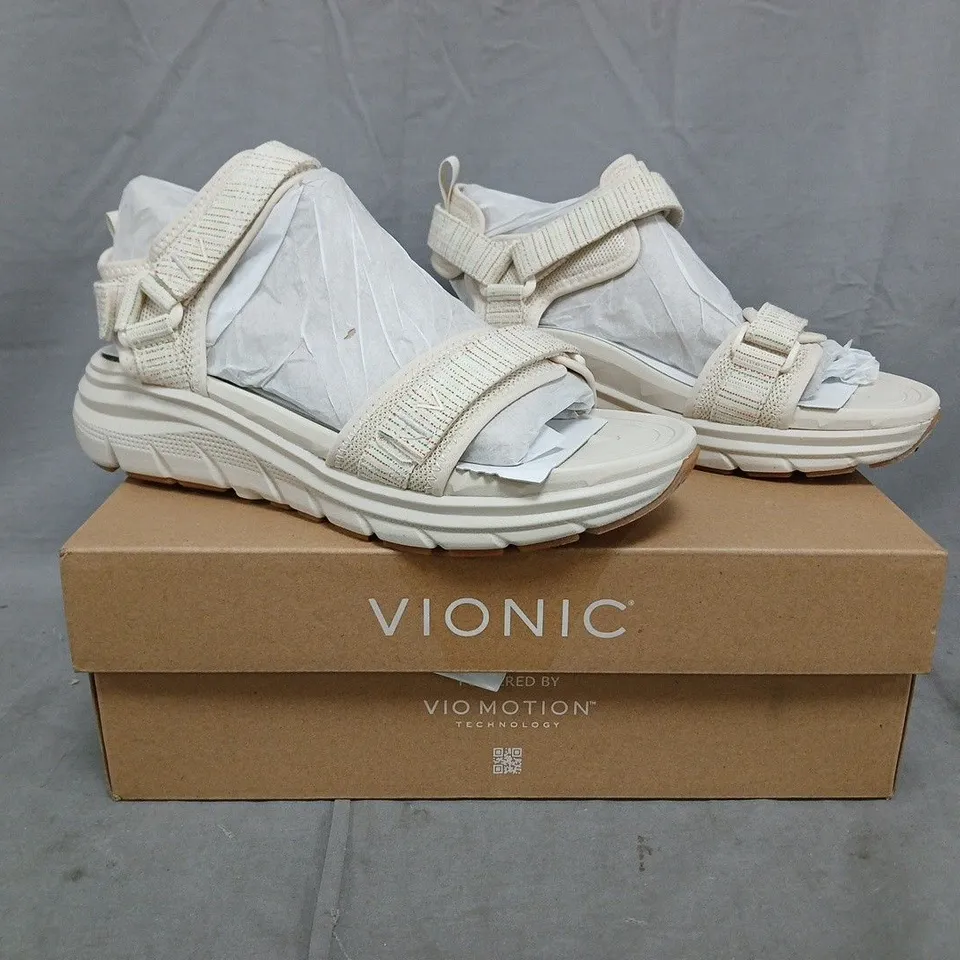BOXED PAIR OF VIONIC WALK MAX SANDALS IN CREAM SIZE 6