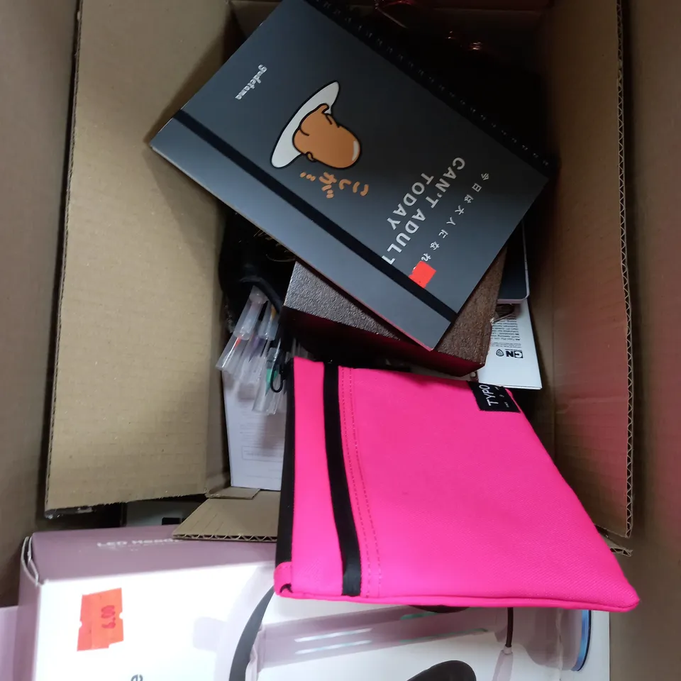 BOX OF APPROXIMATELY 15 ASSORTED ITEMS TO INCLUDE HEADPHONE STAND, EYE MASK, PENS ETC