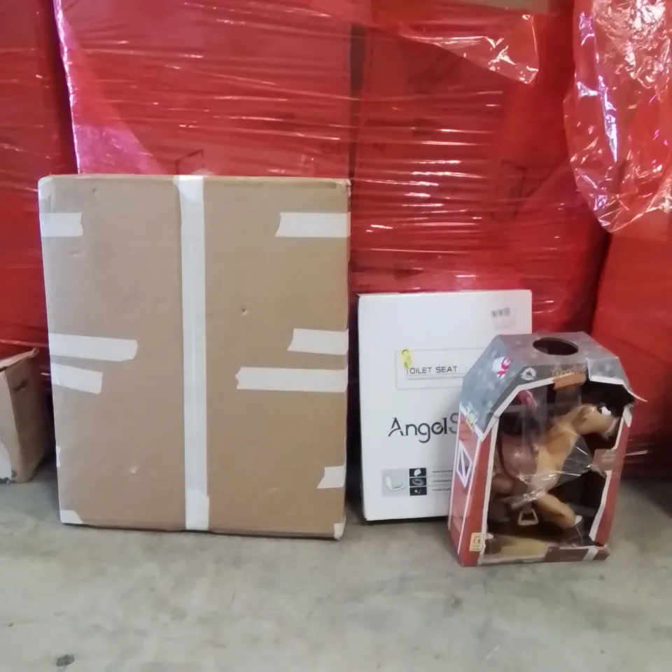 PALLET OF ASSORTED HOUSEHOLD GOODS AND PRODUCTS TO INCLUDE;TOY STORY COLLECTIBLE,TOILET SEAT,FIREPLACE FENCE 