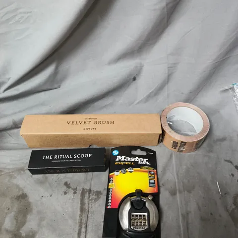 APPROXIMATELY 15 ASSORTED HOUSEHOLD ITEMS TO INCLUDE MASTERLOCK PADLOCK, LIQUID NITROGEN TAPE AND A NEPTUNE VELVET BRUSH