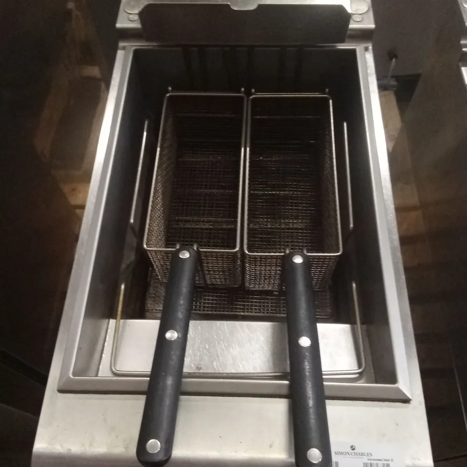 HOBART BONNET ELECTRIC SINGLE TANK, TWIN BASKET FRYER ON PEDESTAL