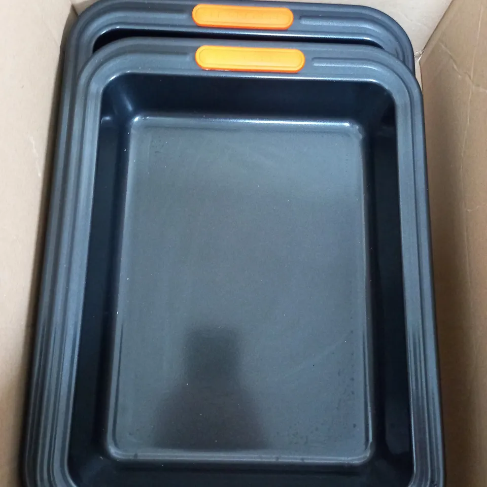 LOT OF 6 LE CREUSET CAKE TINS 