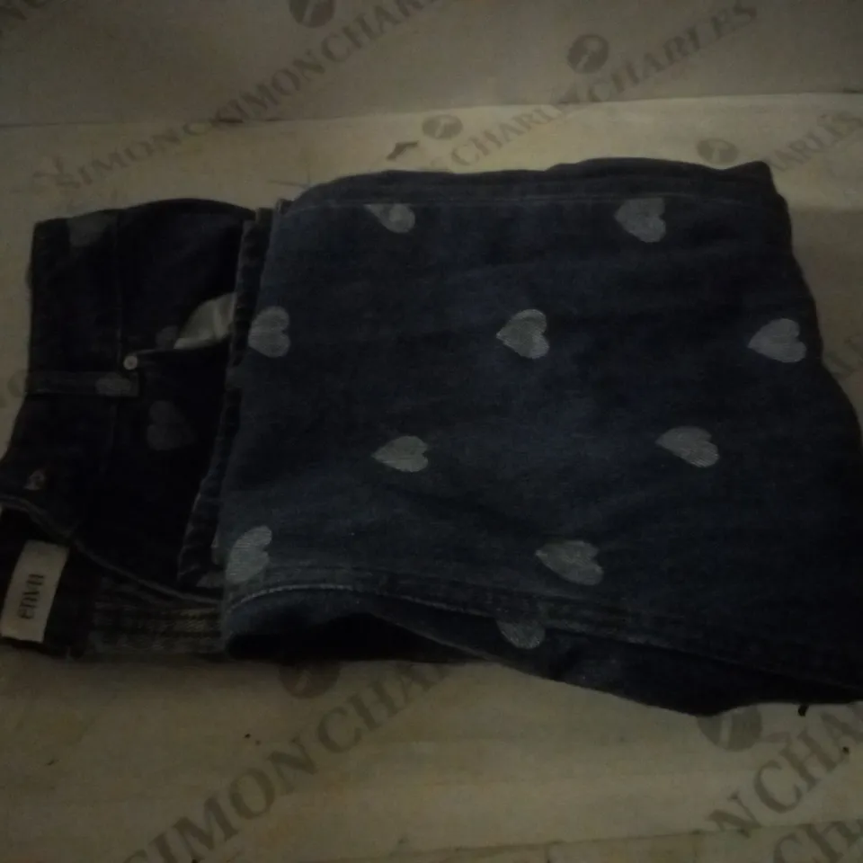 ENVII WOMENS BLUE DENIM HEARTPRINT JEANS, XL