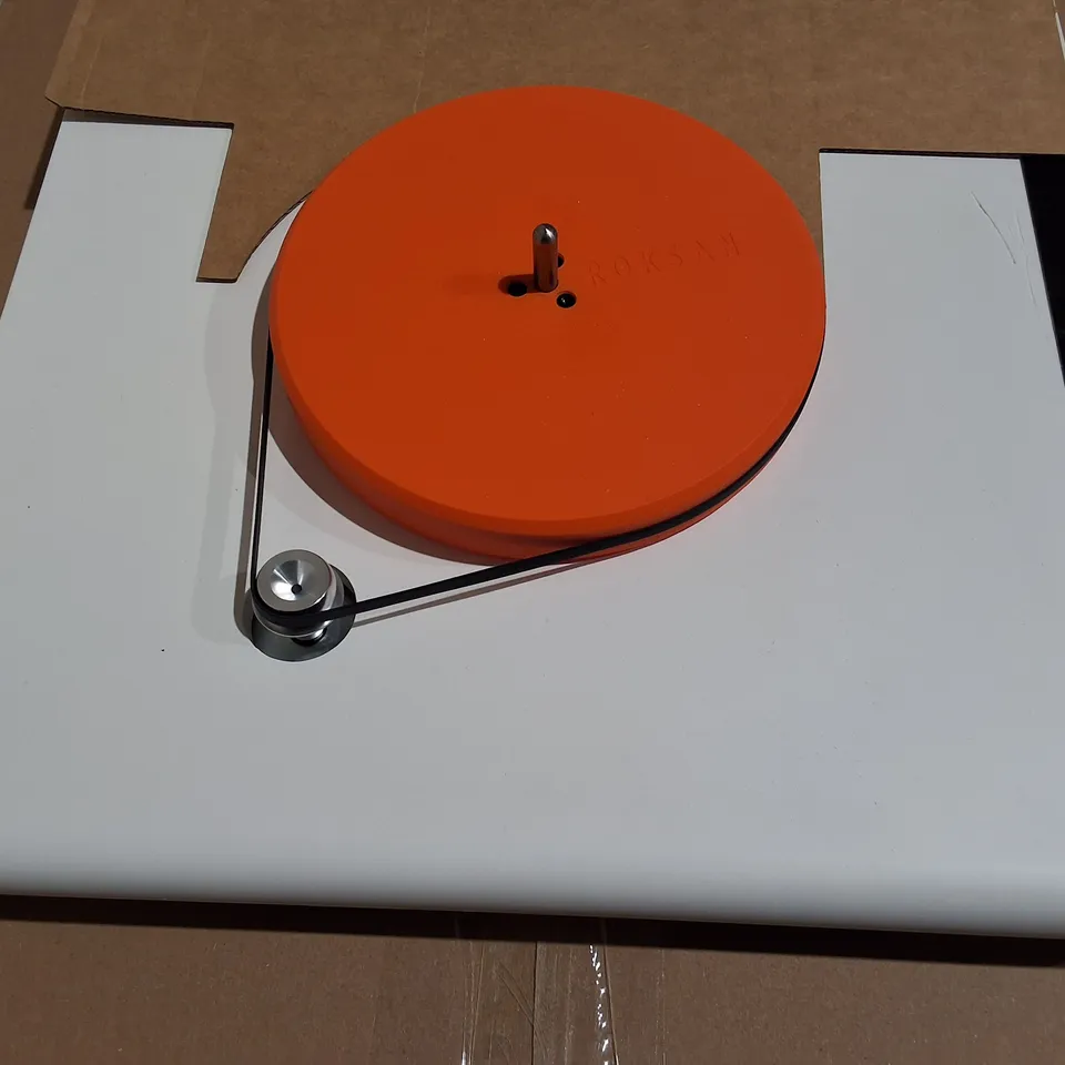 BOXED ROKSAN ATTESSA TURNTABLE IN WHITE 