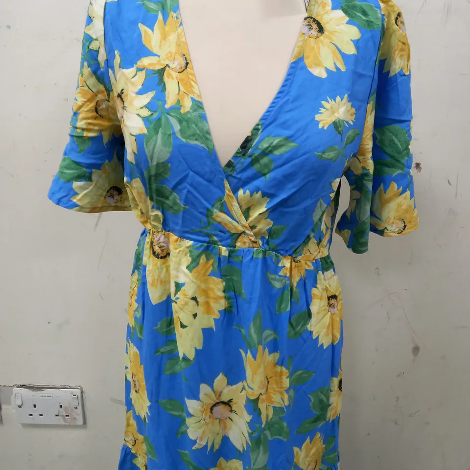 NOBODYS CHILD CLEMENTINE MIDI DRESS IN FLORAL DESIGN IN BLUE - UK 6
