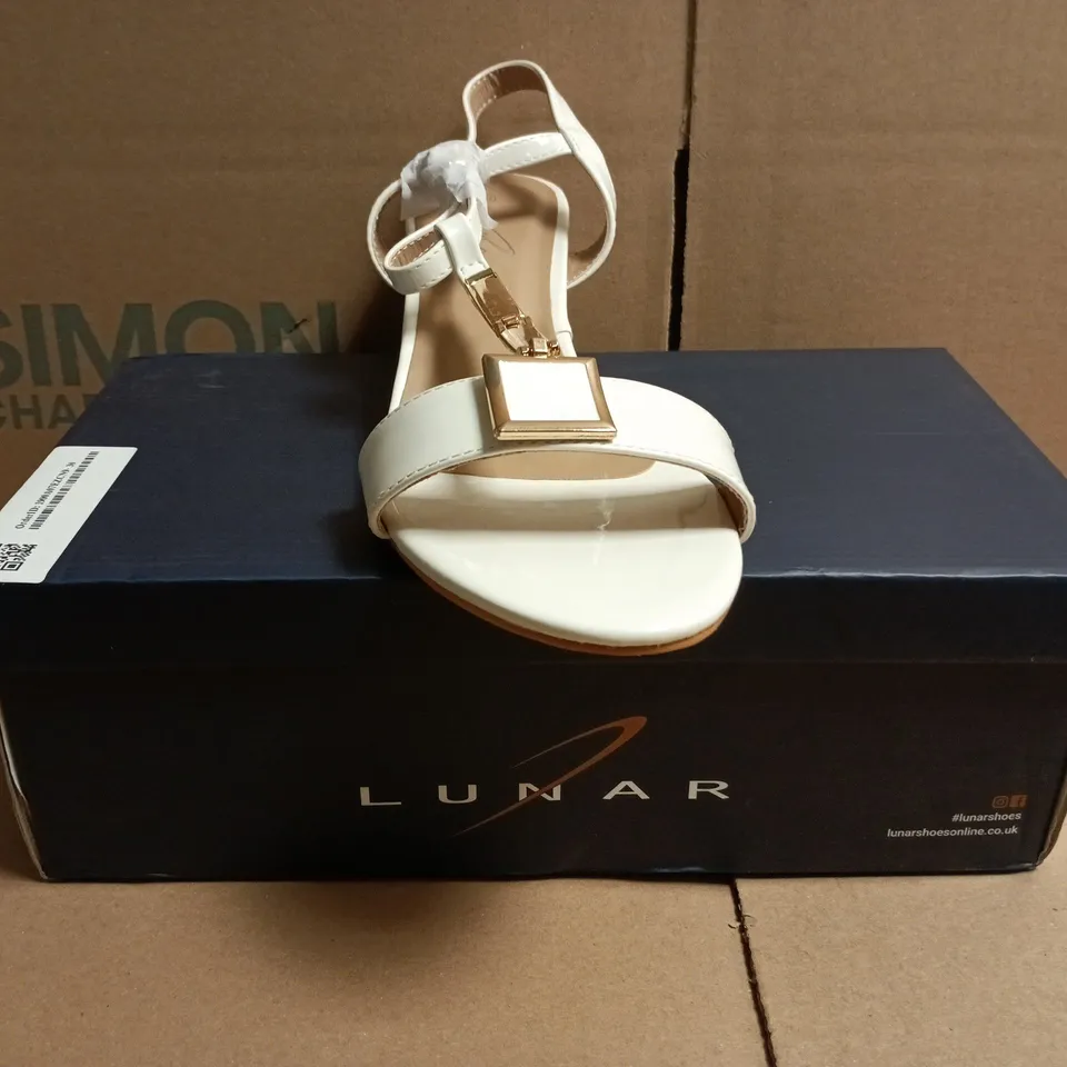 BOXED PAIR OF LUNAR BLAZE OPEN TOE SANDALS IN WHITE SIZE EU 39