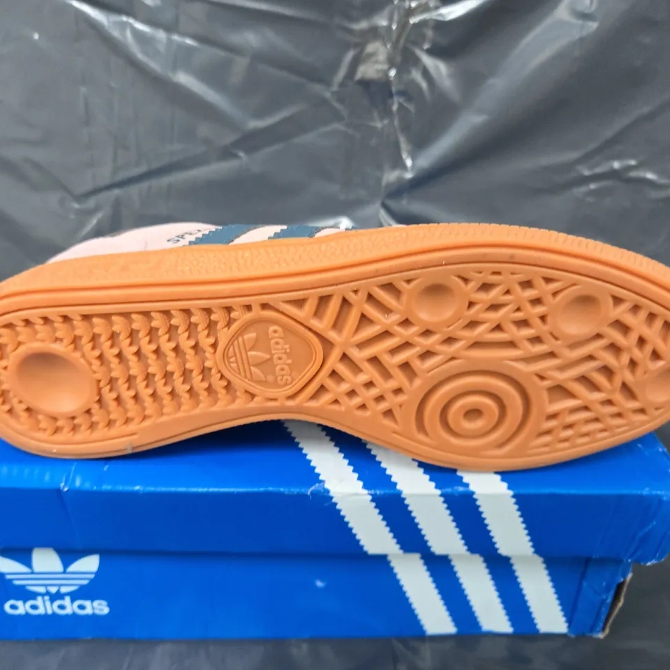 BOXED PAIR OF ADIDAS HANDBALL SPEZIAL SNEAKERS IN PINK - UK 7.5