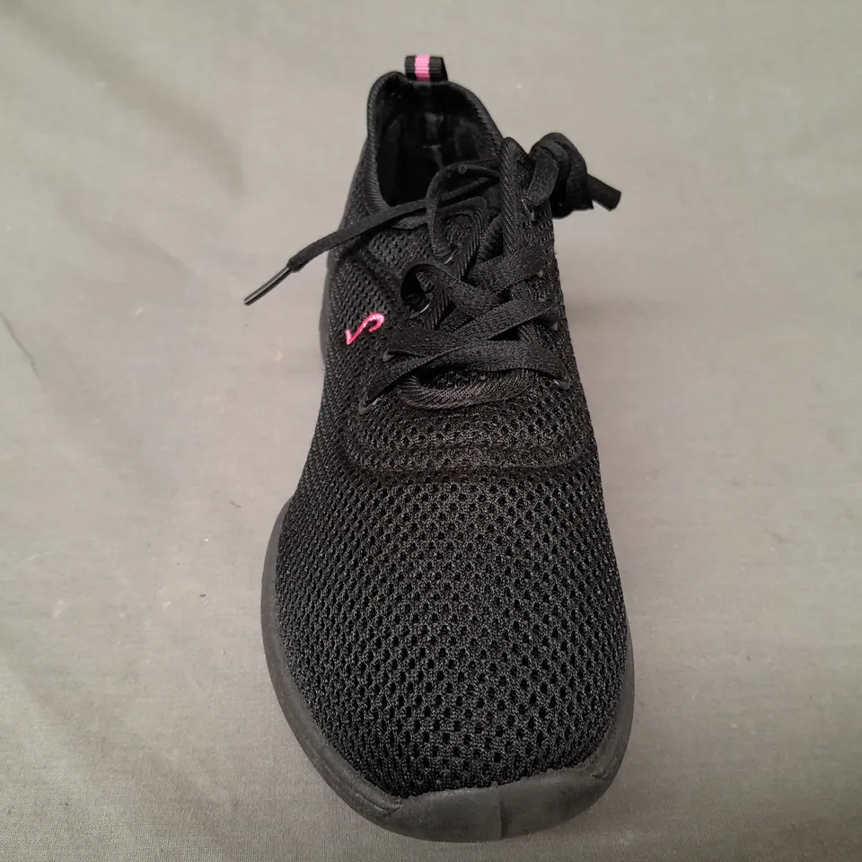 BOXED PAIR OF SPORT MESH SHOES IN BLACK EU SIZE 38