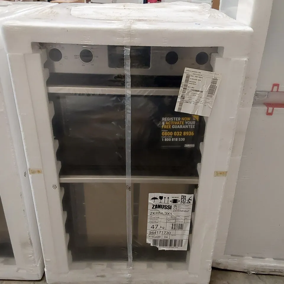 ZANUSSI ZKHNL3X1 BUILT IN A RATED 4.3KW DOUBLE OVEN WITH GRILL - STAINLESS STEEL