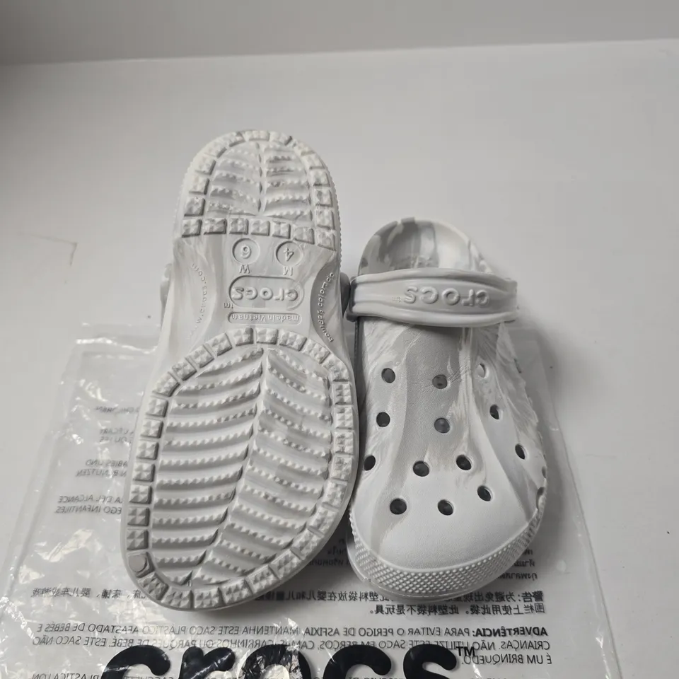 CROCS WHITE CLOGS – PAIR UK WOMENS SIZE 4