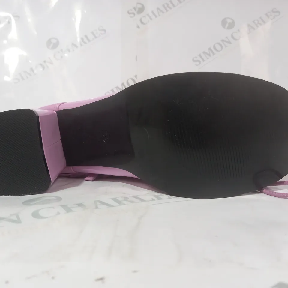 BOXED PAIR OF BLOCK HEEL KNEE HIGH BOOTS IN LILAC SIZE 7